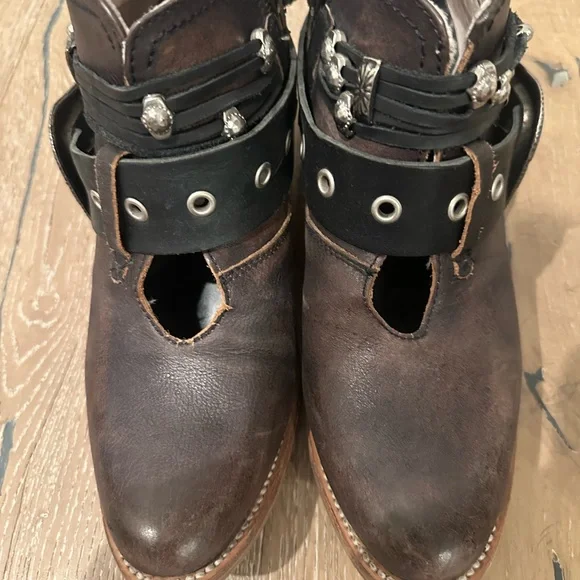 Freebird Saloon Leather Ankle Buckle Boots - Picture 4 of 11